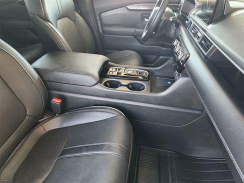 Used 2025 Honda Pilot Elite image 13