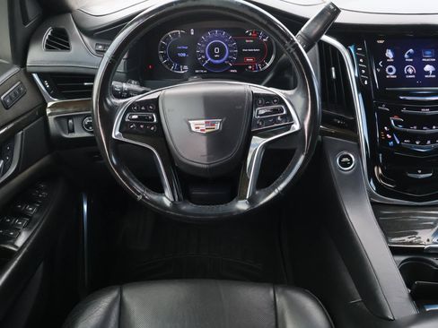 Used 2018 Cadillac Escalade Platinum AWD/4WD image 9