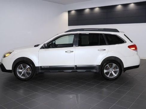 Used 2014 Subaru Outback 2.5i Limited image 2