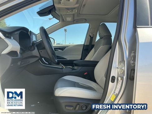 Used 2021 Toyota RAV4 XLE Premium image 10