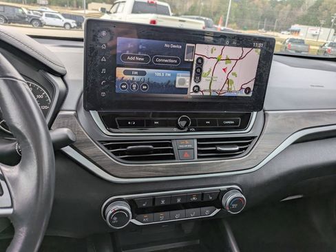 Used 2024 Nissan Altima 2.5 SV w/ SV Premium Package image 14