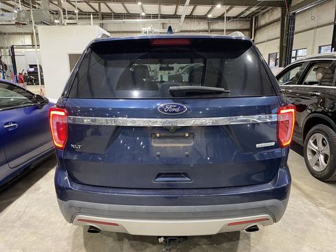Used 2017 Ford Explorer XLT w/ Equipment Group 201A FWD image 13
