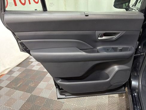 Used 2024 Toyota Grand Highlander AWD image 16