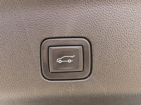 Used 2023 Chevrolet Suburban RST w/ Luxury Package RWD image 10