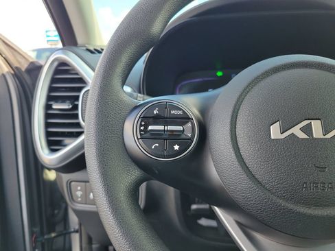 Used 2025 Kia Soul LX w/ LX Technology Package FWD image 24