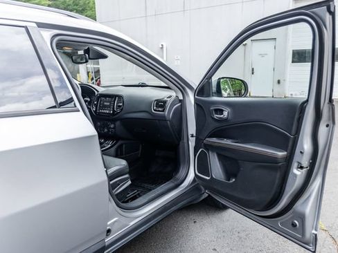 Used 2019 Jeep Compass Limited AWD/4WD image 15