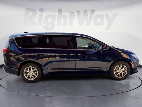 Used 2020 Chrysler Pacifica Touring w/ Advanced Safetytec Group FWD image 6