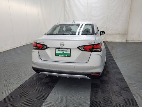Used 2022 Nissan Versa SV FWD image 7