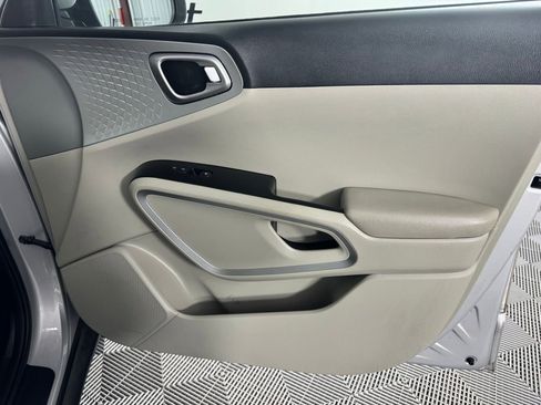 Used 2021 Kia Soul LX image 26