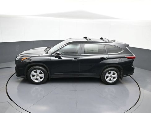 Certified 2023 Toyota Highlander LE FWD image 41