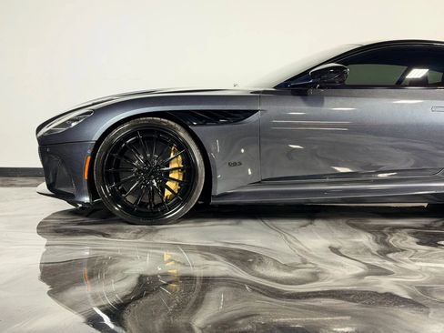 Used 2019 Aston Martin DBS Superleggera image 3