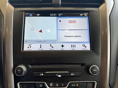 Used 2017 Ford Fusion SE w/ Fusion SE Technology Package FWD image 19