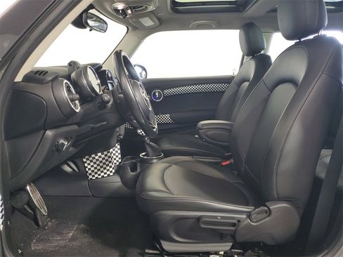 Used 2019 MINI Cooper 2-Door Hardtop image 11