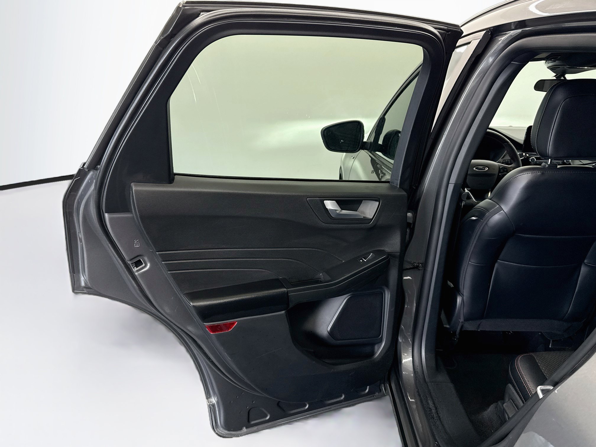 Used 2025 Ford Escape ST-Line Select AWD/4WD image 25
