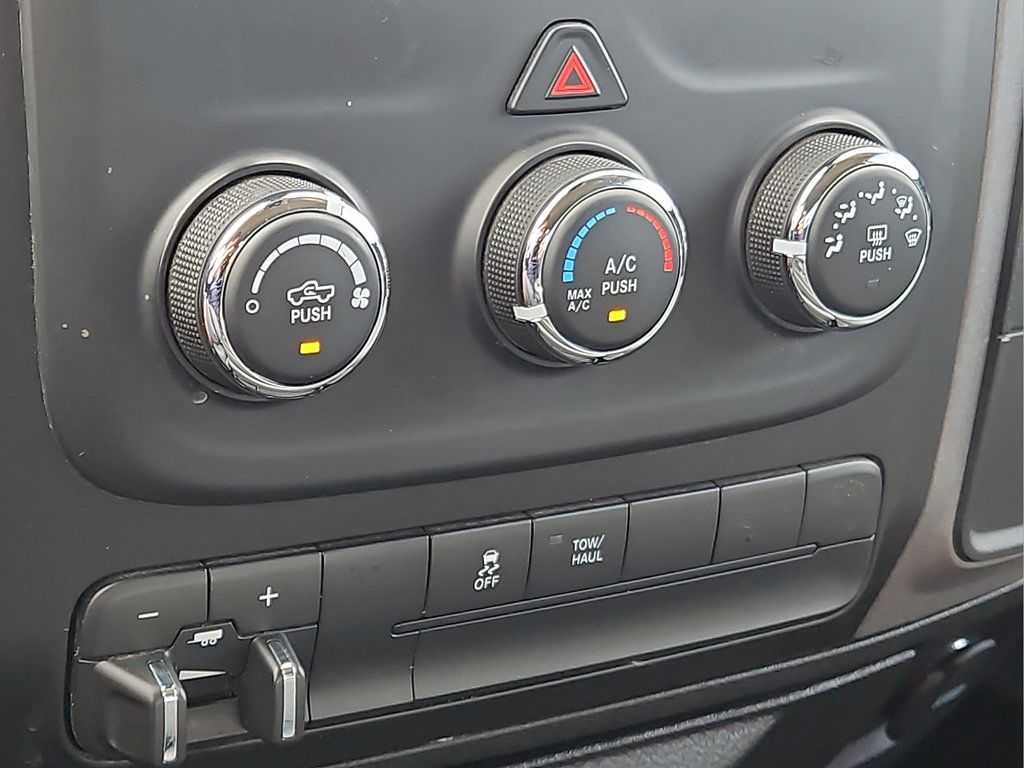 Used 2019 RAM 1500 Tradesman w/ Chrome Appearance Group RWD image 21