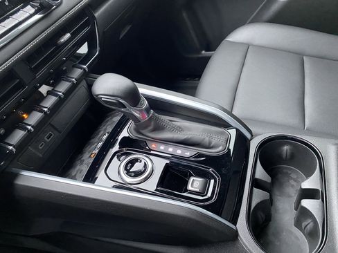 Used 2023 Chevrolet Colorado LT w/ LT Convenience Package III image 28