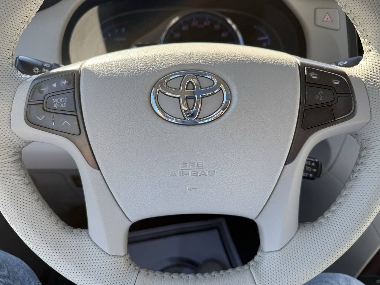 Used 2011 Toyota Sienna XLE w/ Entertainment Pkg FWD image 14