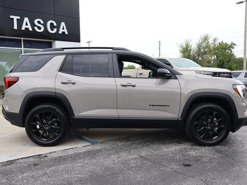 New 2027 GMC Terrain Elevation w/ Elevation Premium Package FWD image 9