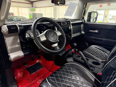 Used 2007 Toyota FJ Cruiser 4WD image 10