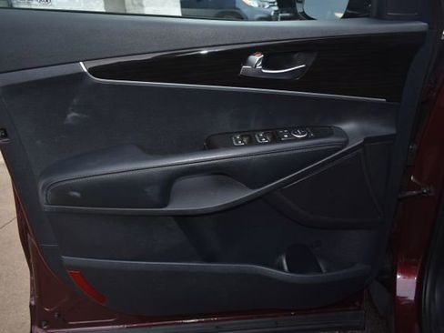 Used 2020 Kia Sorento LX w/ LX I4 Convenience Package image 14