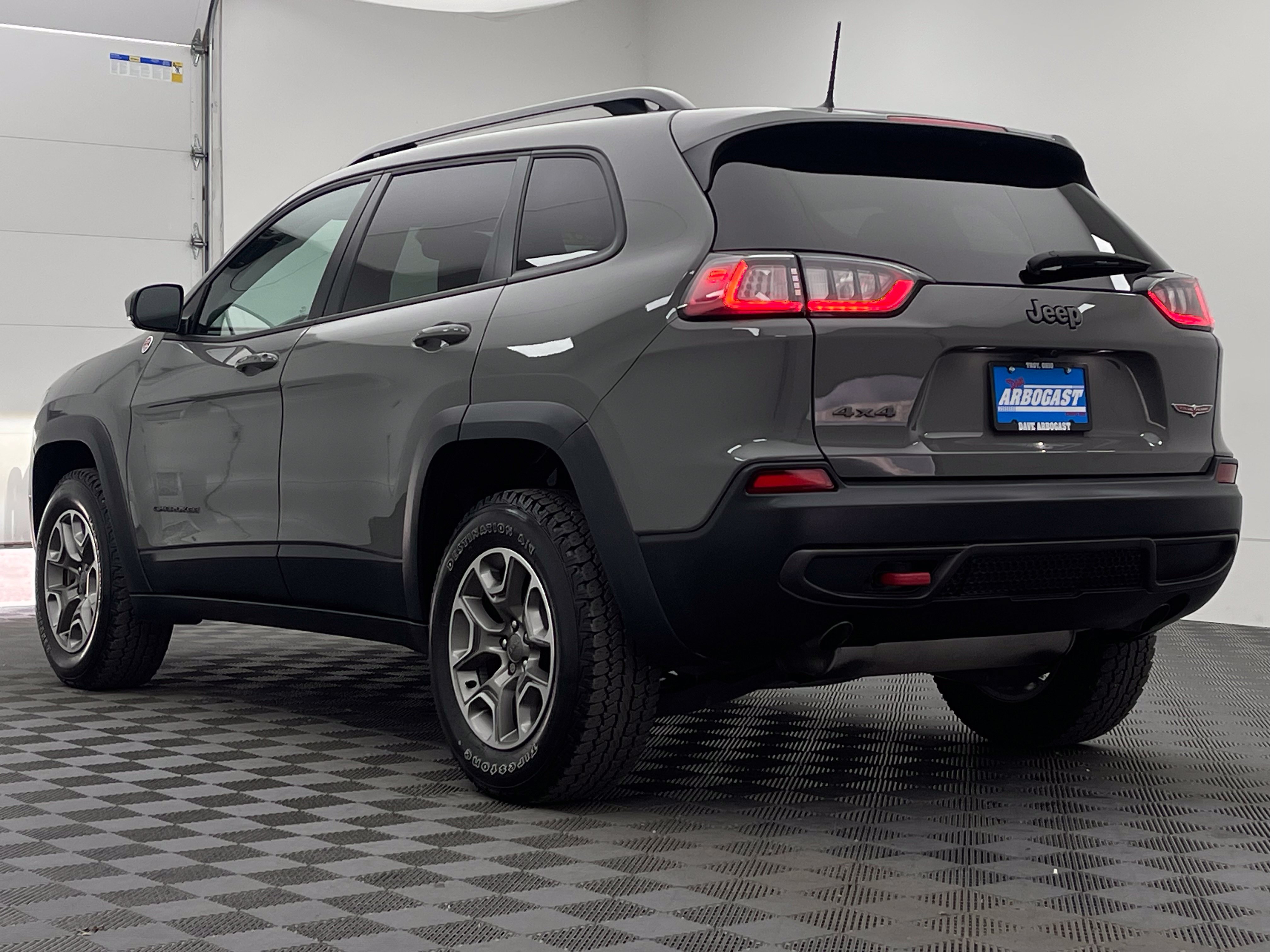 Used 2022 Jeep Cherokee Trailhawk w/ Premium Leather Package AWD/4WD image 11