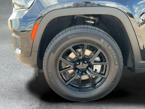 Used 2025 Jeep Grand Cherokee Laredo X RWD image 25