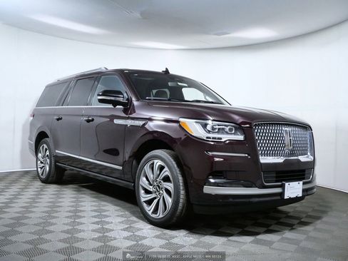 Certified 2023 Lincoln Navigator L Reserve AWD/4WD image 1