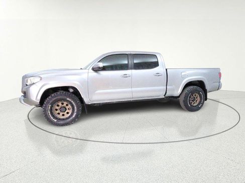 Used 2019 Toyota Tacoma TRD Off-Road image 4