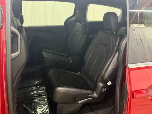 New 2027 Chrysler Pacifica Select FWD image 18