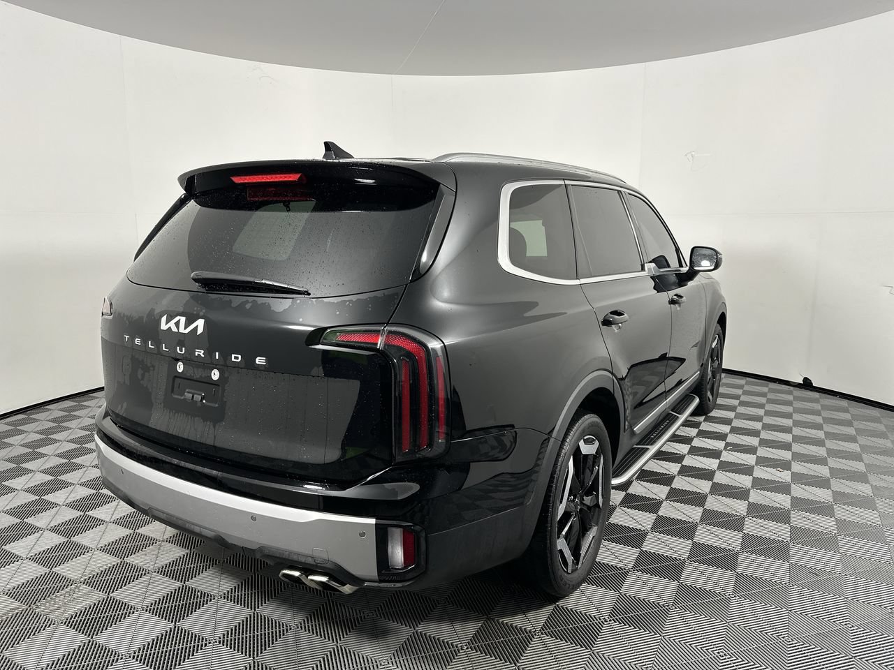 Used 2023 Kia Telluride EX w/ EX Captain's Chair Package FWD image 19