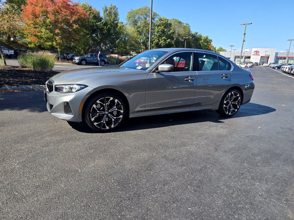 Used 2025 BMW 330i xDrive Sedan w/ Convenience Package AWD/4WD image 3