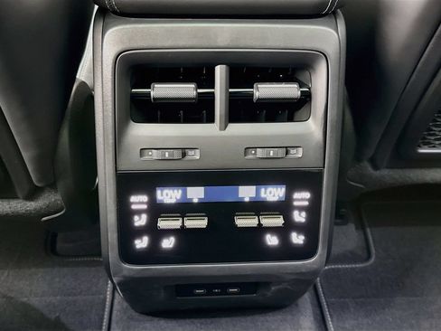 Certified 2025 Porsche Macan Turbo Electric AWD/4WD image 27