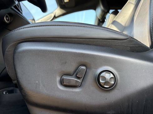 Used 2025 Chrysler Pacifica Select FWD image 12