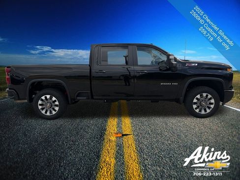 Used 2025 Chevrolet Silverado 2500 Custom w/ Custom Value Package image 7