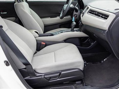 Used 2021 Honda HR-V LX image 28