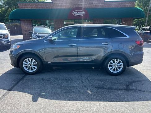 Used 2020 Kia Sorento AWD V6 image 2