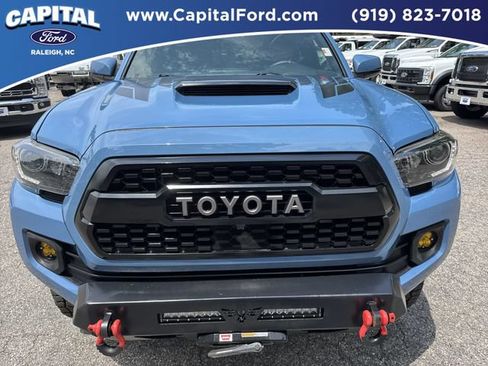 Used 2018 Toyota Tacoma TRD Pro AWD/4WD image 10
