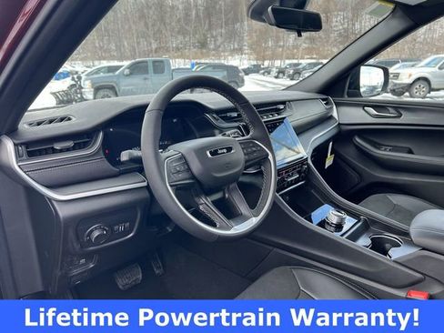 New 2025 Jeep Grand Cherokee Laredo image 10