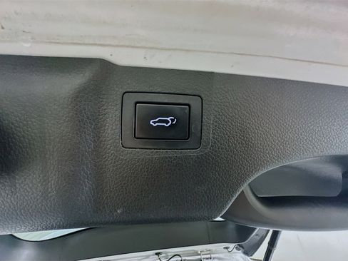 Used 2017 Hyundai Santa Fe SE w/ SE Premium Package 02 FWD image 28