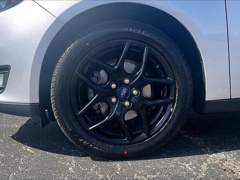 Used 2016 Ford Focus SE w/ Equipment Group 201A image 9