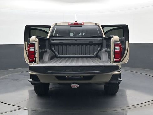 Used 2024 GMC Canyon AT4 w/ AT4 Premium Package AWD/4WD image 32