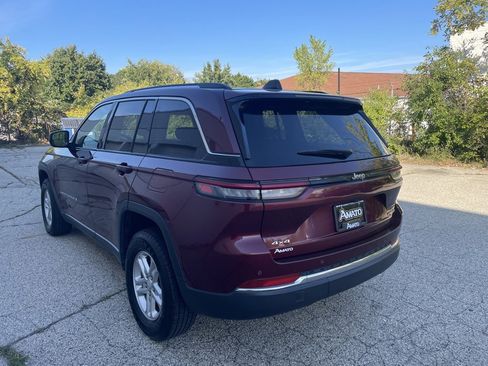 Used 2023 Jeep Grand Cherokee Laredo image 3