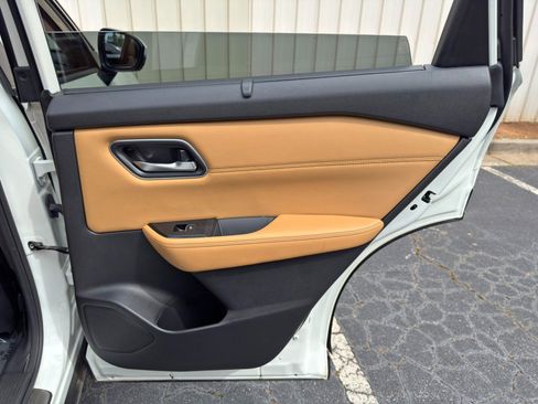 Used 2022 Nissan Rogue Platinum w/ Head-Up Display Package FWD image 43