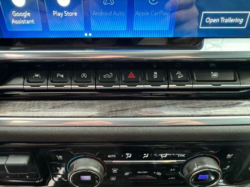 Used 2022 Chevrolet Silverado 1500 LTZ w/ LTZ Premium Package AWD/4WD image 18