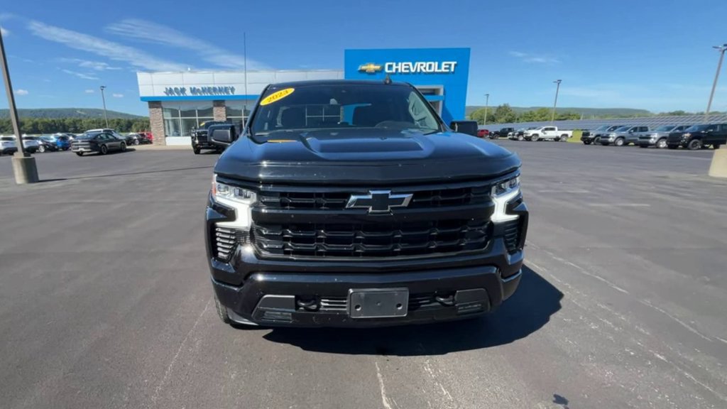 Used 2023 Chevrolet Silverado 1500 RST AWD/4WD image 3