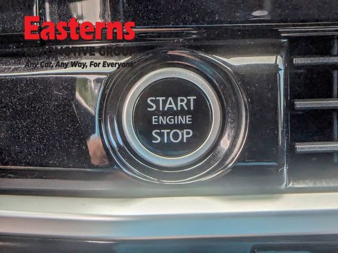 Used 2022 Nissan Pathfinder SV image 34