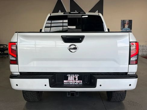 Used 2020 Nissan Titan SL w/ Moonroof Package AWD/4WD image 5