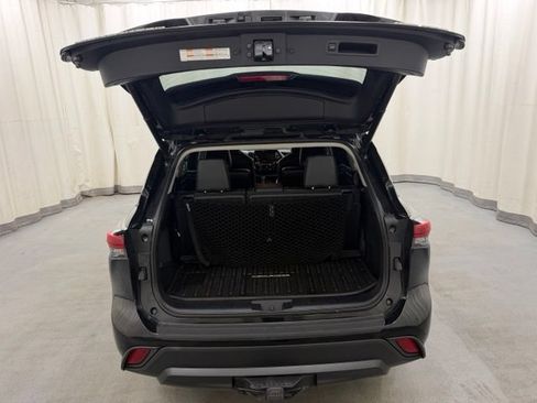 Used 2023 Toyota Highlander XLE AWD/4WD image 8