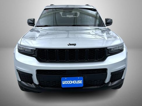 Certified 2024 Jeep Grand Cherokee L Altitude image 2