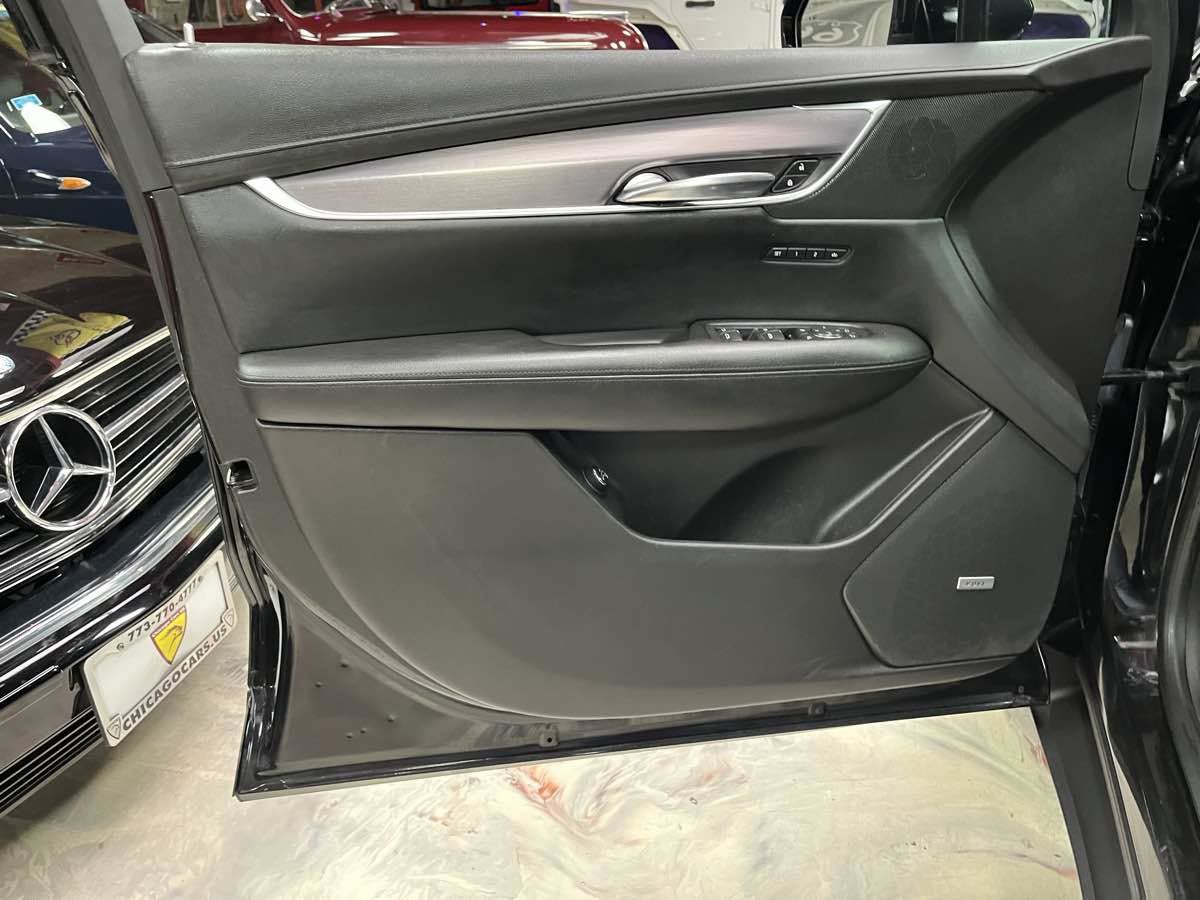 Used 2017 Cadillac XT5 Luxury w/ Driver Awareness Package AWD/4WD image 25